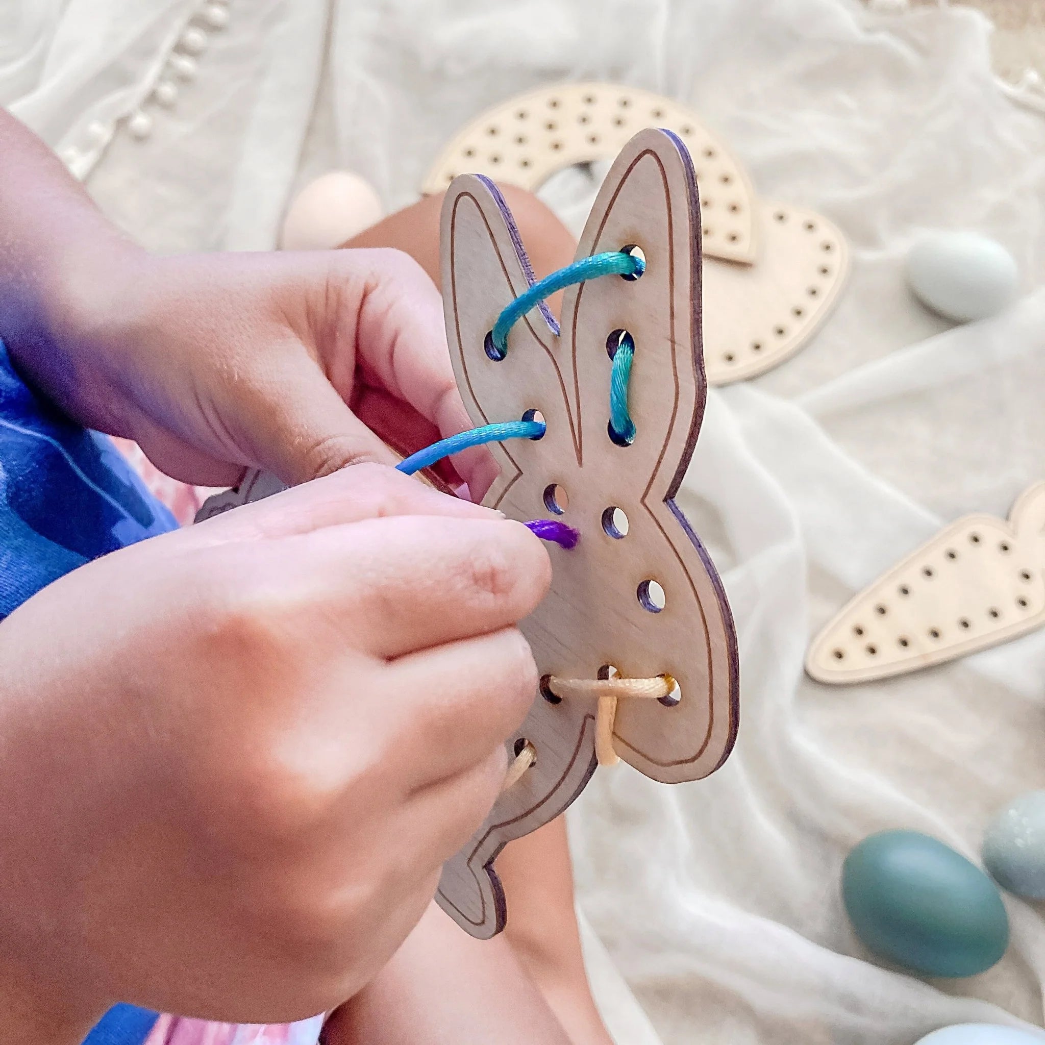 Easter threading toy set